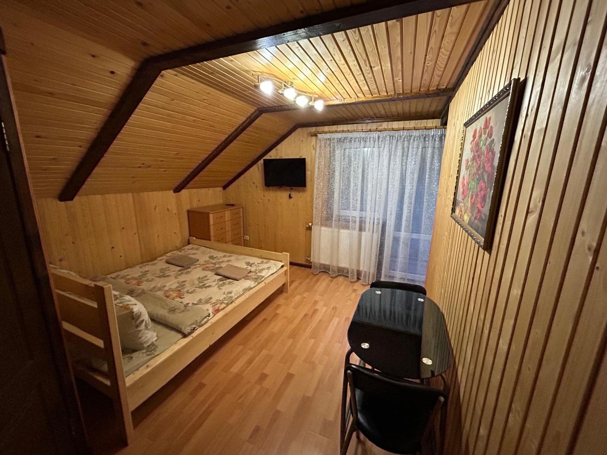 Hotel Любе à Yablunytsya Extérieur photo