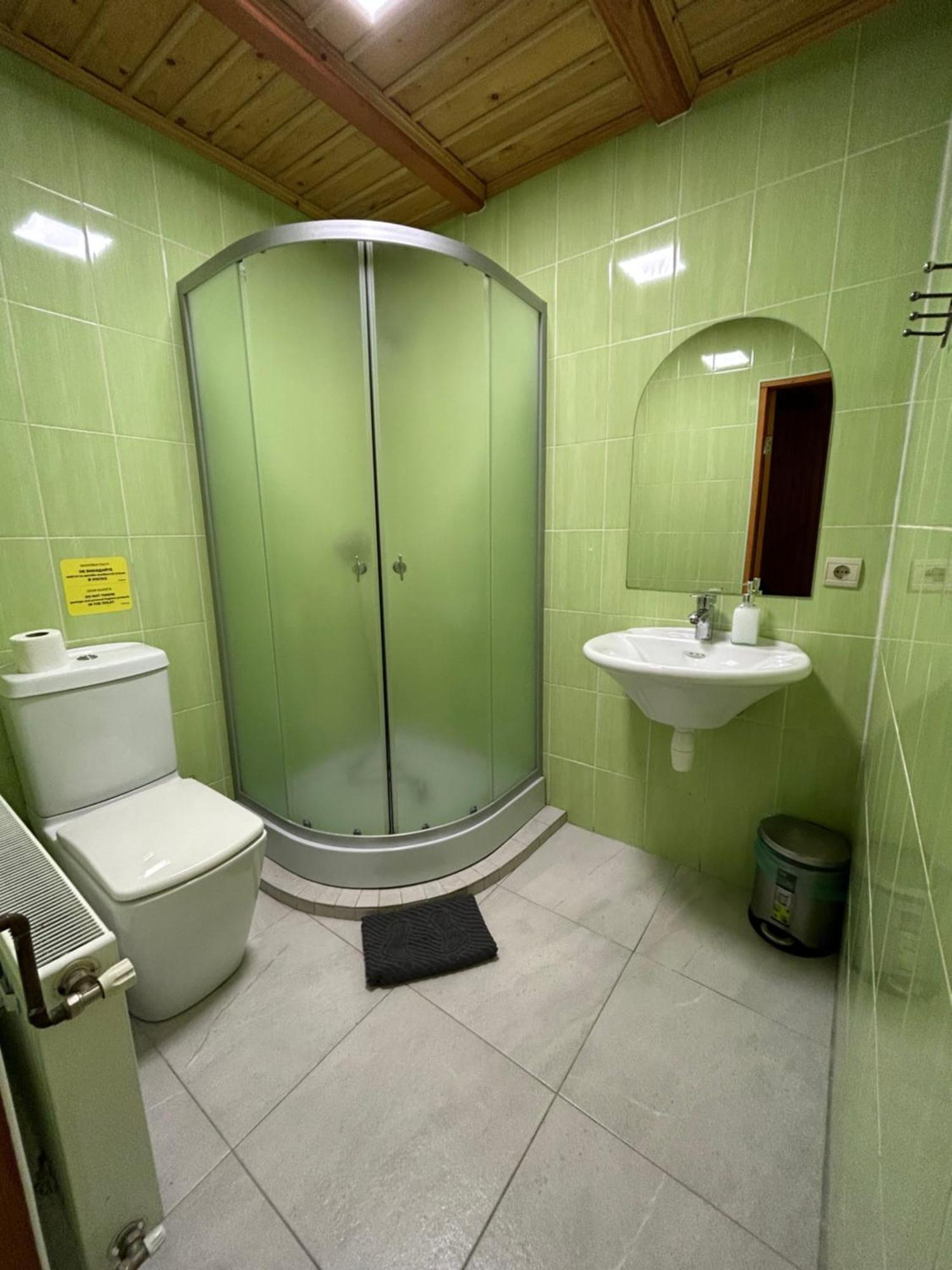 Hotel Любе à Yablunytsya Extérieur photo