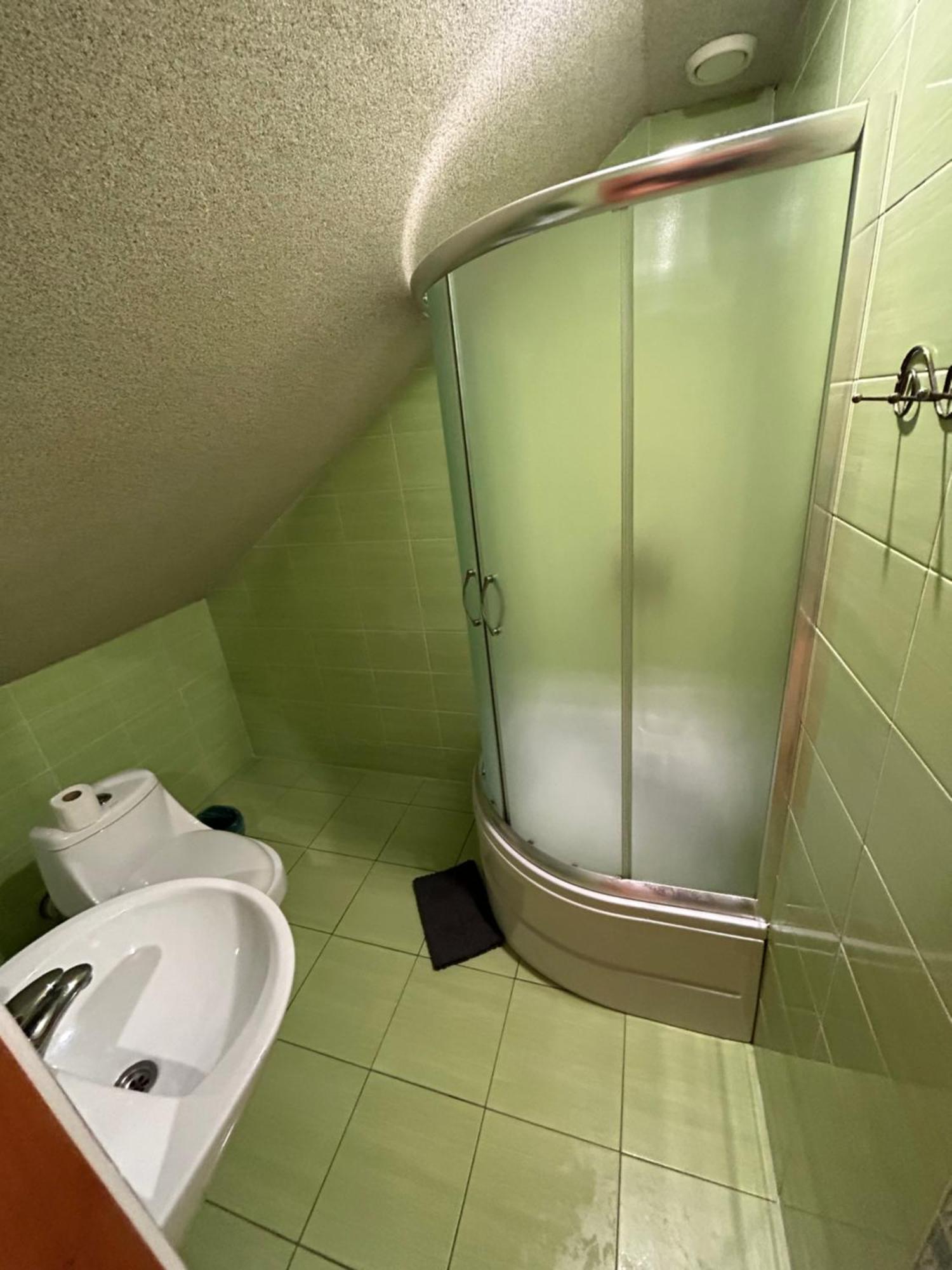 Hotel Любе à Yablunytsya Extérieur photo