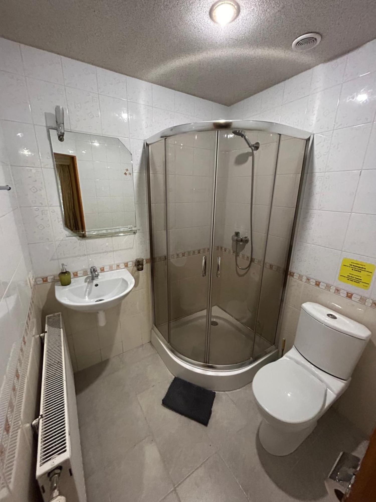 Hotel Любе à Yablunytsya Extérieur photo