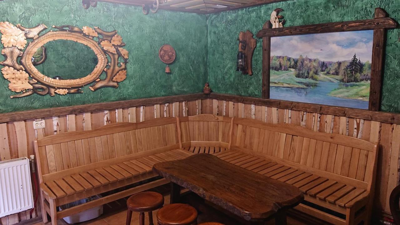 Hotel Любе à Yablunytsya Extérieur photo